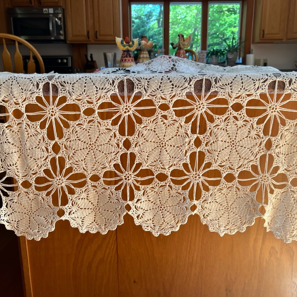 Hand crochet table cloth 60 x 90